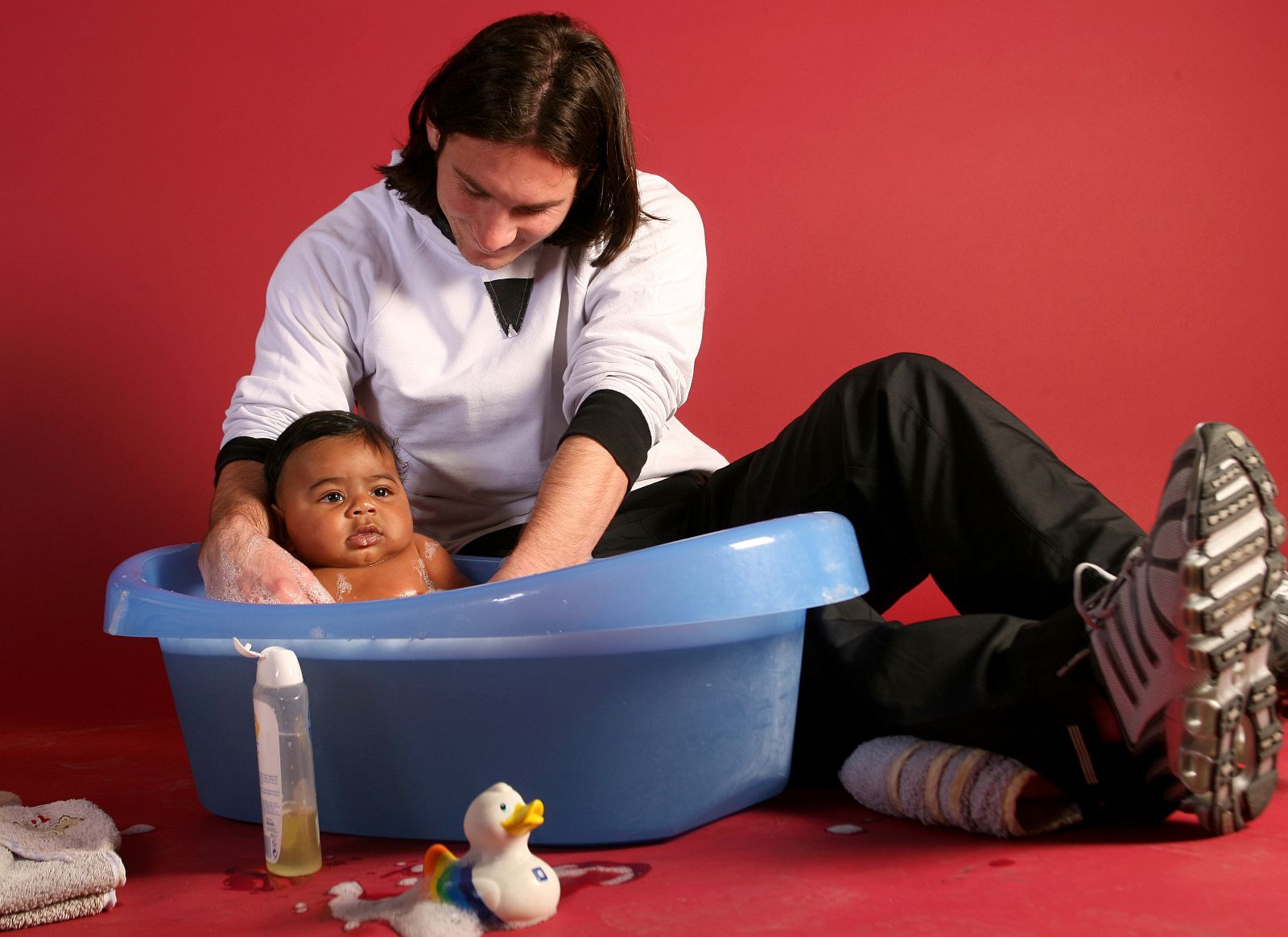 The original 2007 charity calendar photograph shared in the source X post